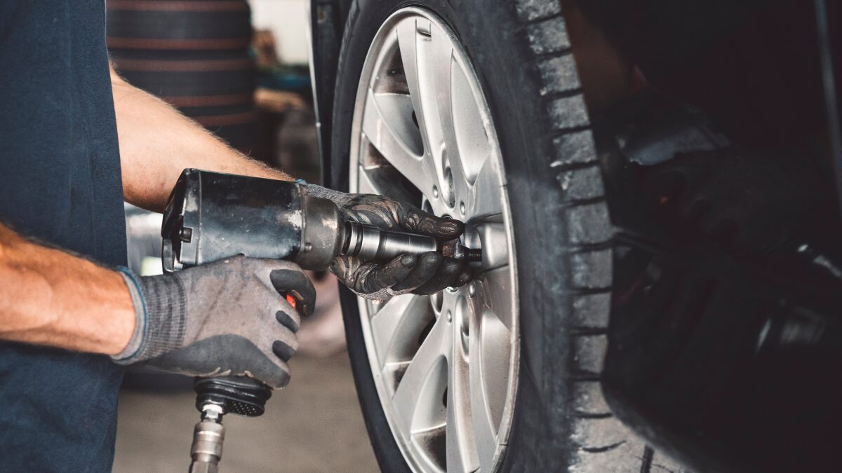 タイヤ交換におすすめな必要コンプレッサー容量は？専門店がリットル数も解説