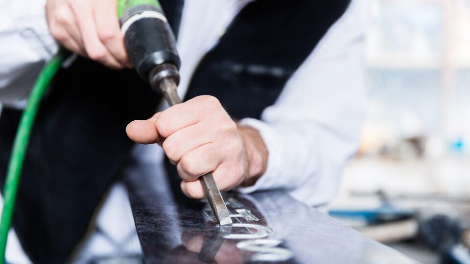 ジェットタガネ用エアーコンプレッサーの選び方 溶接スパッタ・スラグ除去に最適