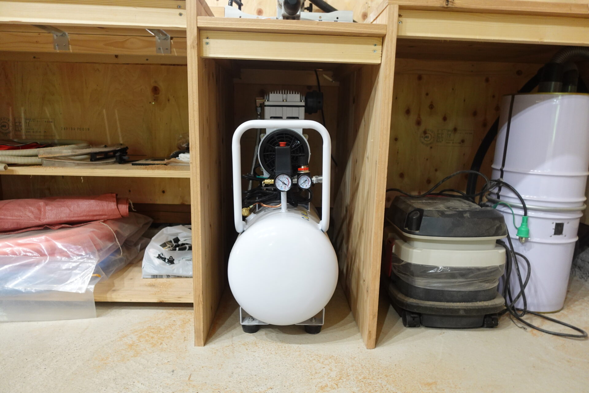 大工向けエアーコンプレッサーの法定耐用年数と減価償却のポイント